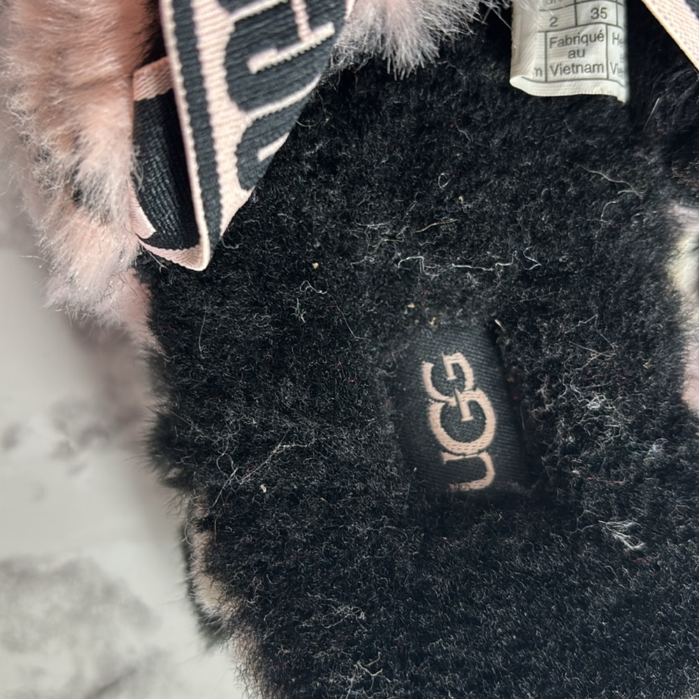 UGG - Picture 3 of 9